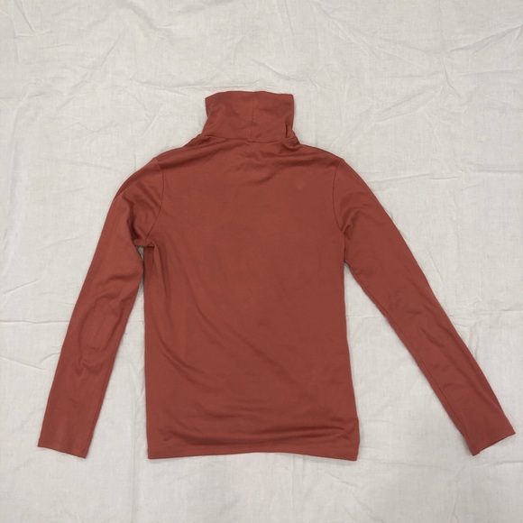 Uniqlo Salmon Pink Supima Cotton Turtleneck - Picture 2 of 4